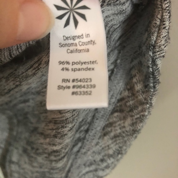 Athleta no sweat’n it shark bite top hi low S gray - Picture 4 of 7